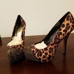 New. Bakers leopard print heels